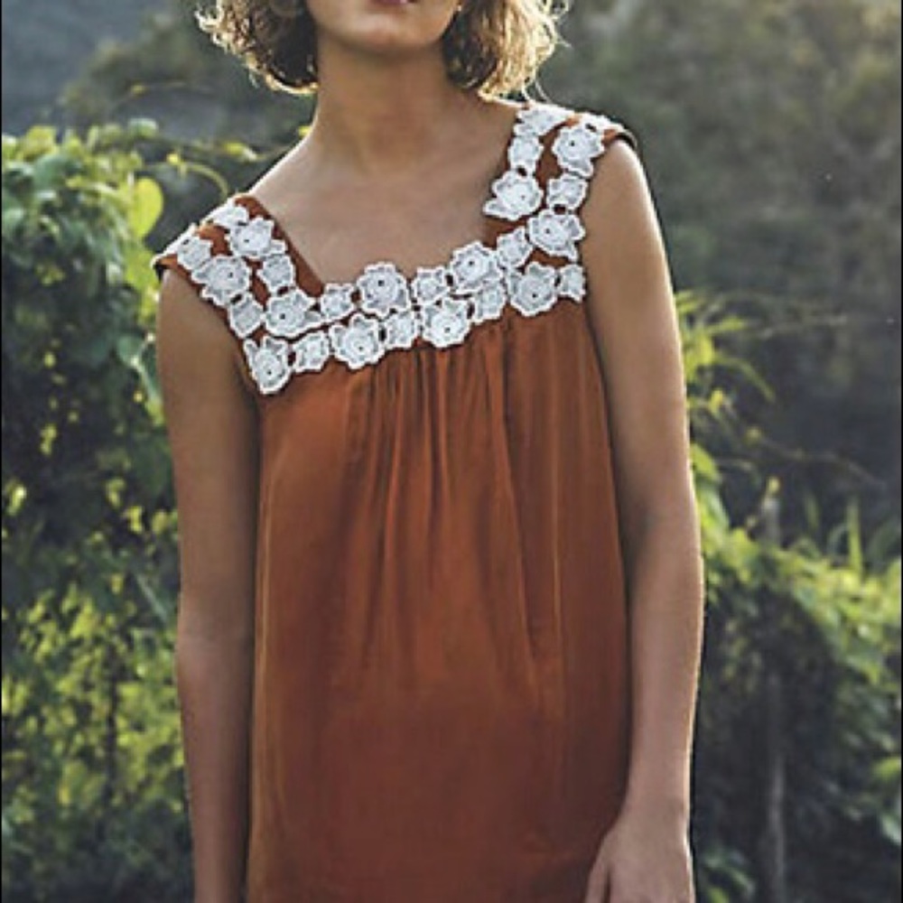 Shift floral applique in a beautiful brown
